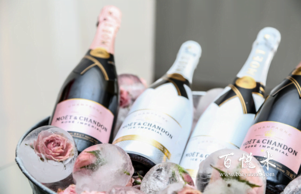 去西餐廳時,桌上的紅酒為什么要斜著放?原來是因為這樣